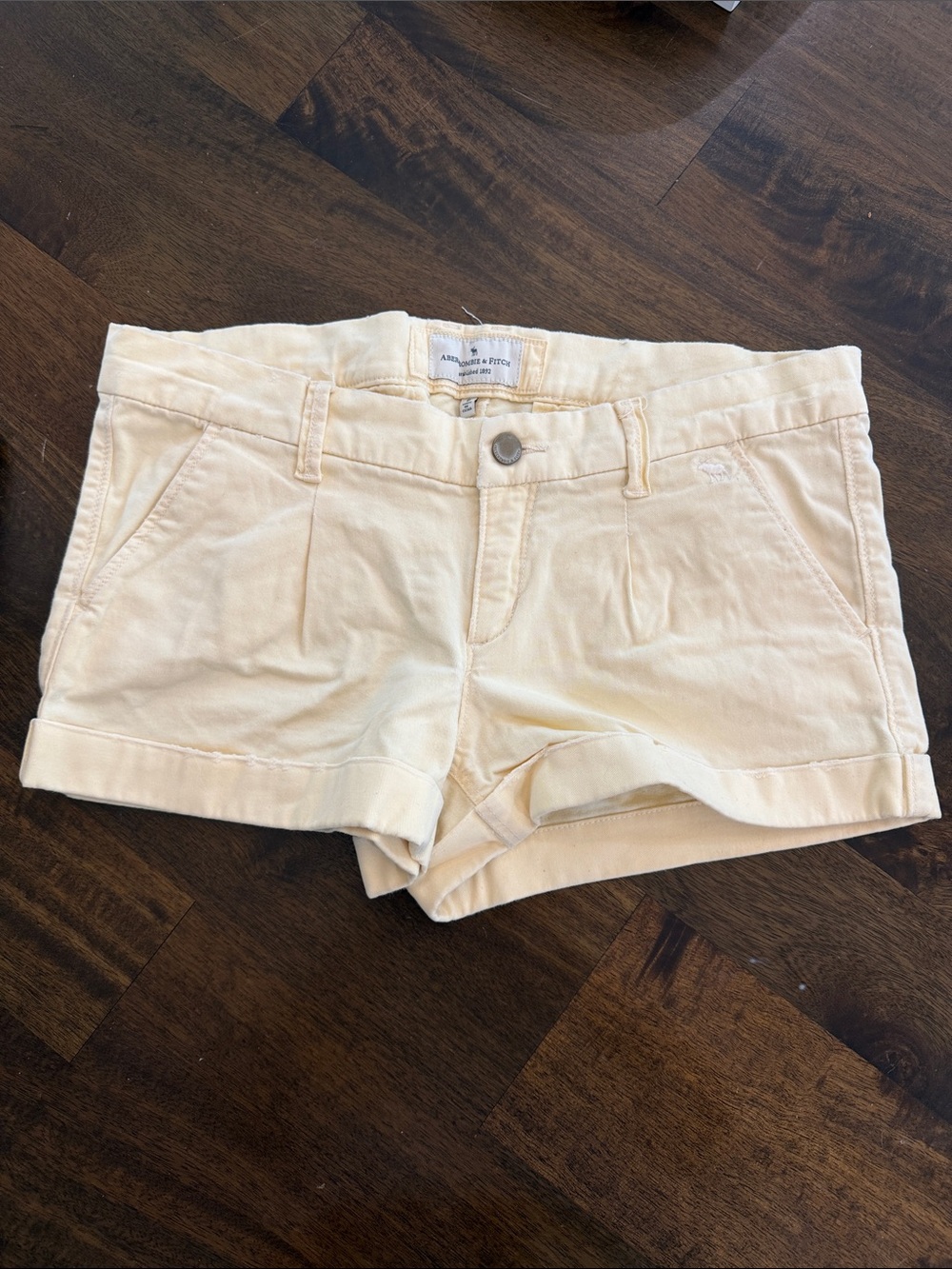 Abercrombie & Fitch Women's Light yellow Cuffed Cotton Shorts - short & low rise